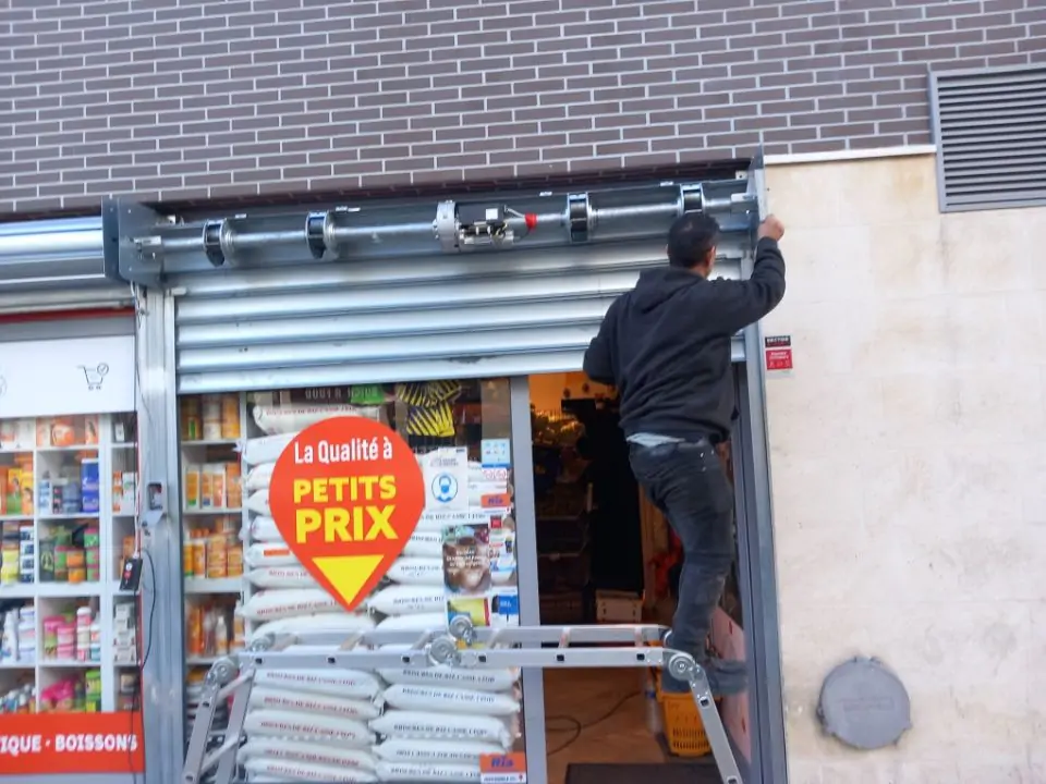 profitez d’un service d’entretien électricité à paris 75010. electriciens qualifiés pour la maintenance, le dépannage et la sécurité de vos installations électriques. devis rapide et intervention efficace.