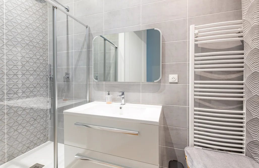 &eacute;vitez les erreurs courantes lors de la r&eacute;novation de votre salle de bain &agrave; paris 10. d&eacute;couvrez nos conseils pratiques pour r&eacute;ussir vos travaux et obtenir un r&eacute;sultat &agrave; la hauteur de vos attentes.
