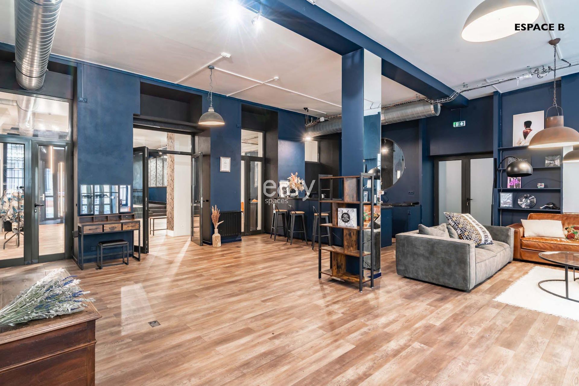 découvrez un espace loft unique à paris, idéal pour organiser vos événements professionnels ou privés dans un cadre moderne, lumineux et modulable. profitez d’une ambiance conviviale au cœur de la capitale.