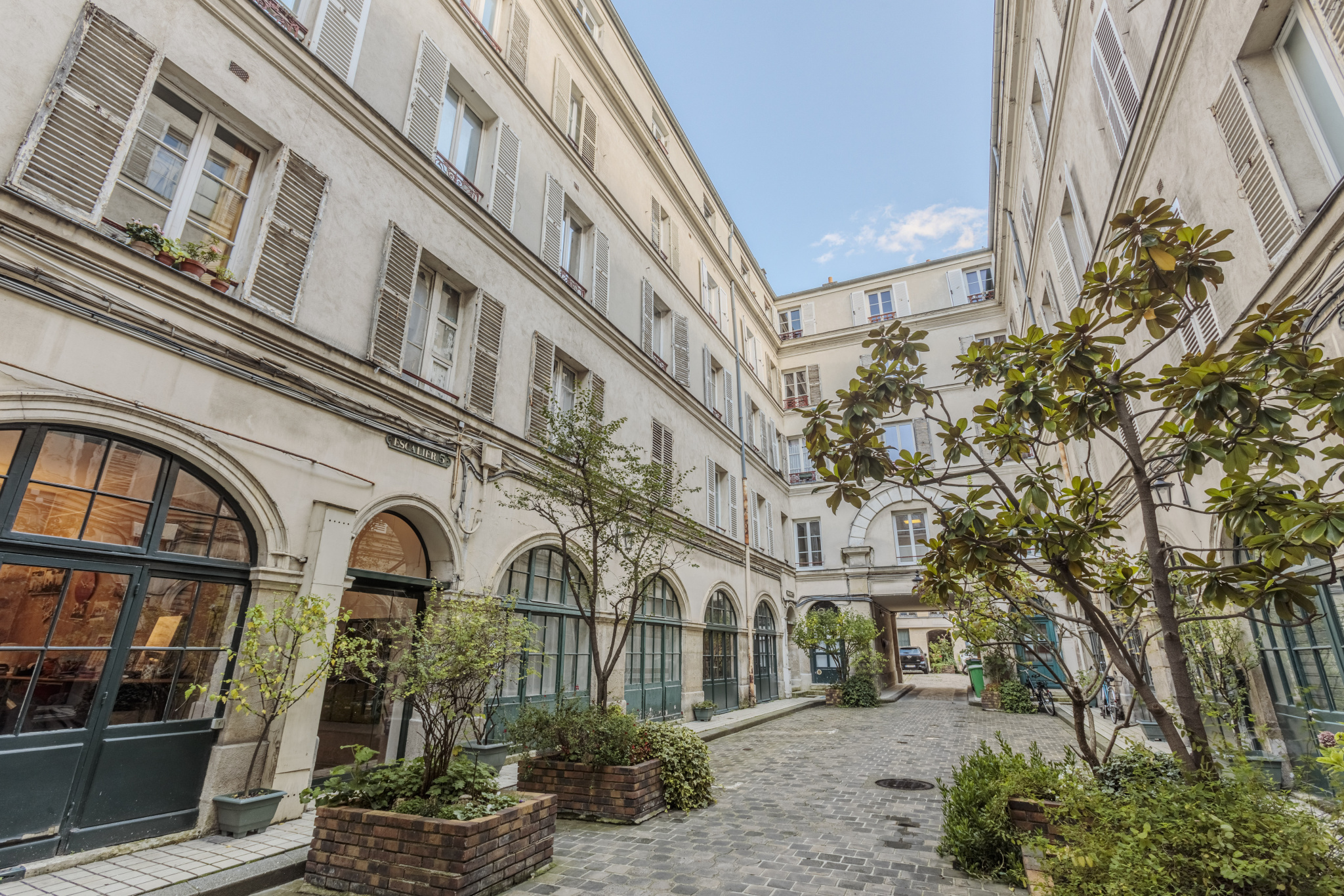 découvrez les meilleures solutions de fenêtres dans le 75010 : installation, rénovation et conseils personnalisés pour améliorer l’isolation et le design de votre habitat à paris 10e.