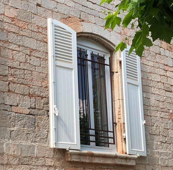 découvrez nos solutions de fenêtres à paris 10 : installation, rénovation et conseils sur-mesure pour améliorer l’isolation et l’esthétique de votre logement. demandez votre devis gratuit dès aujourd’hui !