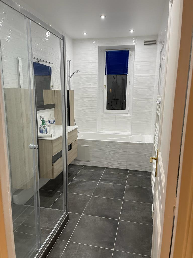 d&eacute;couvrez tout sur les garanties d&eacute;cennales pour la r&eacute;novation de salle de bain &agrave; paris 10 : protection des travaux, tranquillit&eacute; d'esprit et choix d'artisans qualifi&eacute;s pour votre projet.