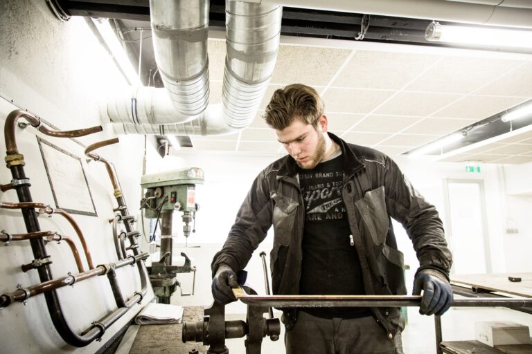 trouvez un plombier professionnel fiable pour tous vos travaux de plomberie : installation, réparation, entretien et dépannage rapide. service de qualité et devis gratuit.