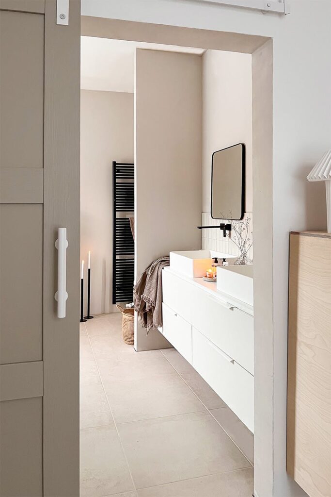 découvrez comment une porte coulissante peut transformer la rénovation de votre salle de bain en optimisant l'espace et en ajoutant une touche moderne à votre intérieur.