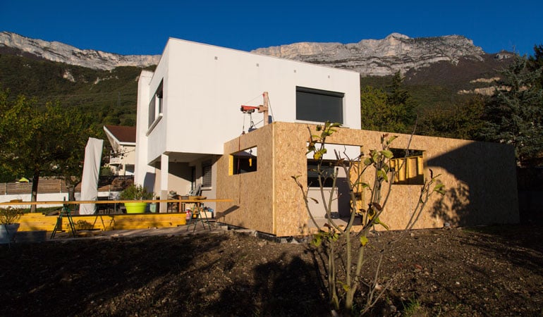 découvrez le prix d'une extension en bois de 20m2 en 2025 : conseils, fourchettes de tarifs, facteurs influençant le coût et astuces pour réussir votre projet au meilleur prix.