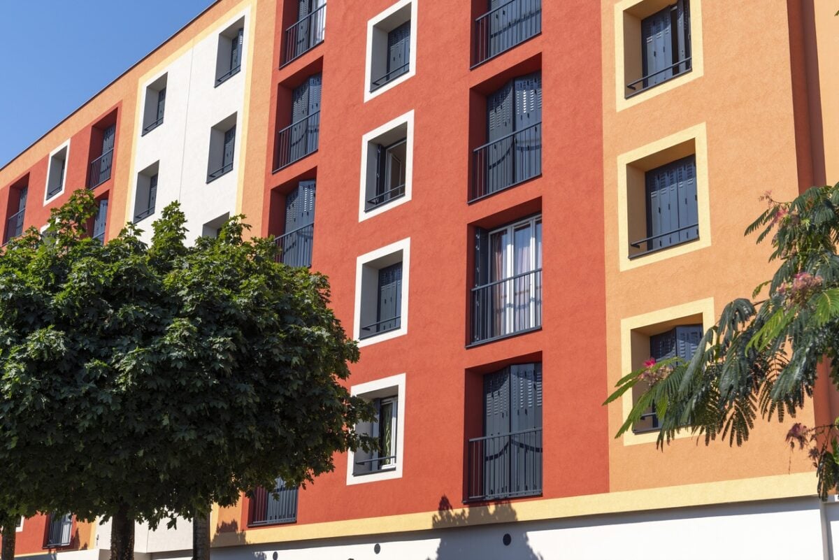 d&eacute;couvrez les prix pour la peinture de fa&ccedil;ade &agrave; paris 75010. devis d&eacute;taill&eacute;, conseils professionnels et solutions adapt&eacute;es &agrave; votre budget pour r&eacute;nover votre fa&ccedil;ade rapidement et efficacement.