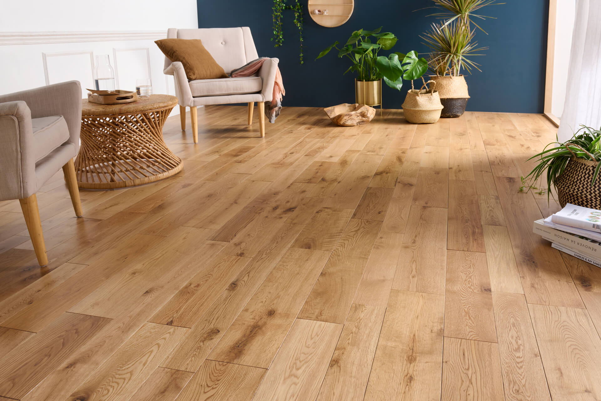 découvrez tout ce qu'il faut savoir sur le prix de la pose de parquet : tarifs au m², facteurs influençant le coût, conseils pour bien choisir votre artisan et obtenir un devis personnalisé.