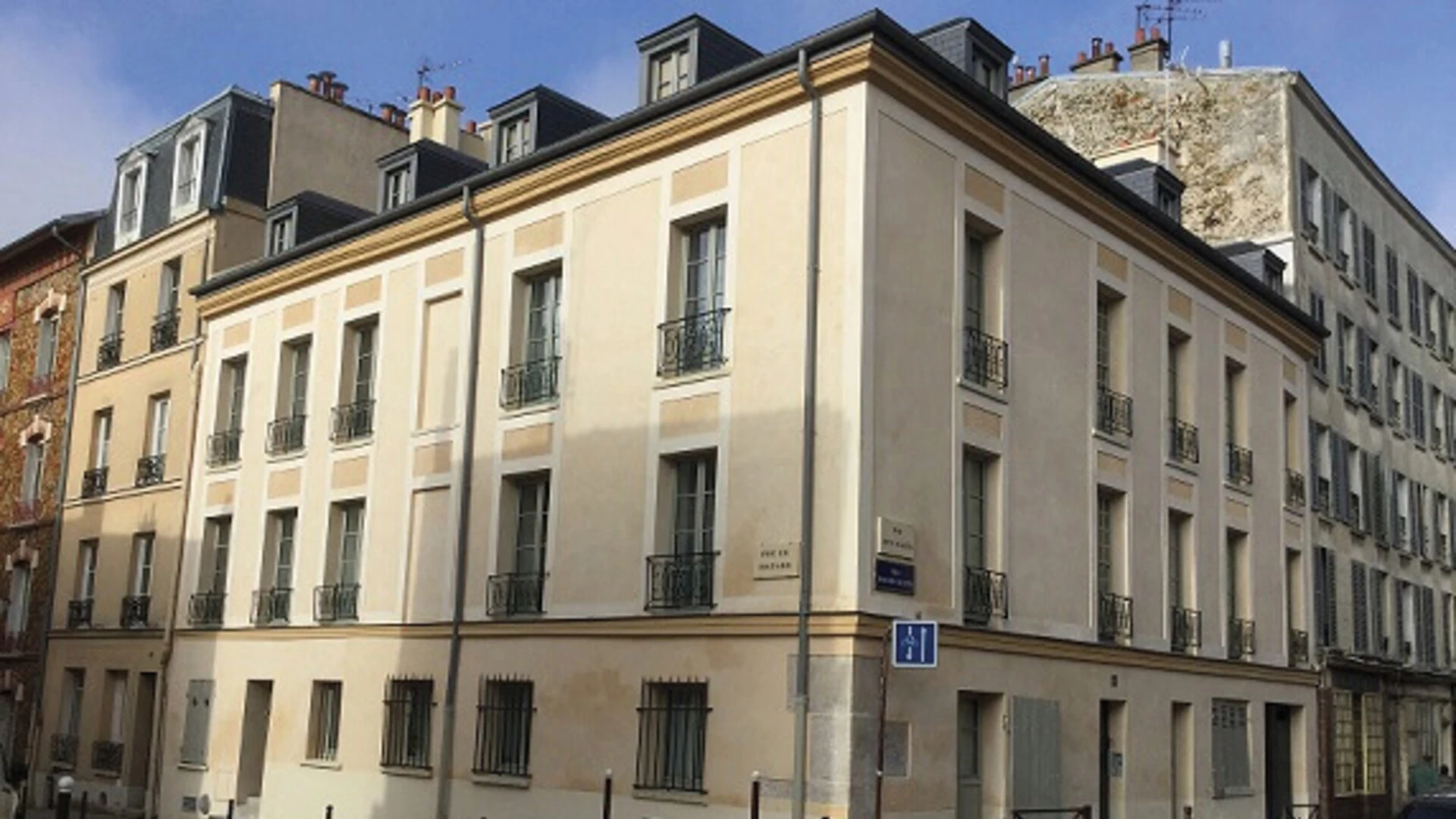 découvrez tout ce qu'il faut savoir sur le prix d'un ravalement : tarifs au m², facteurs qui influencent le coût, exemples de devis et conseils pour bien préparer votre projet de rénovation de façade.