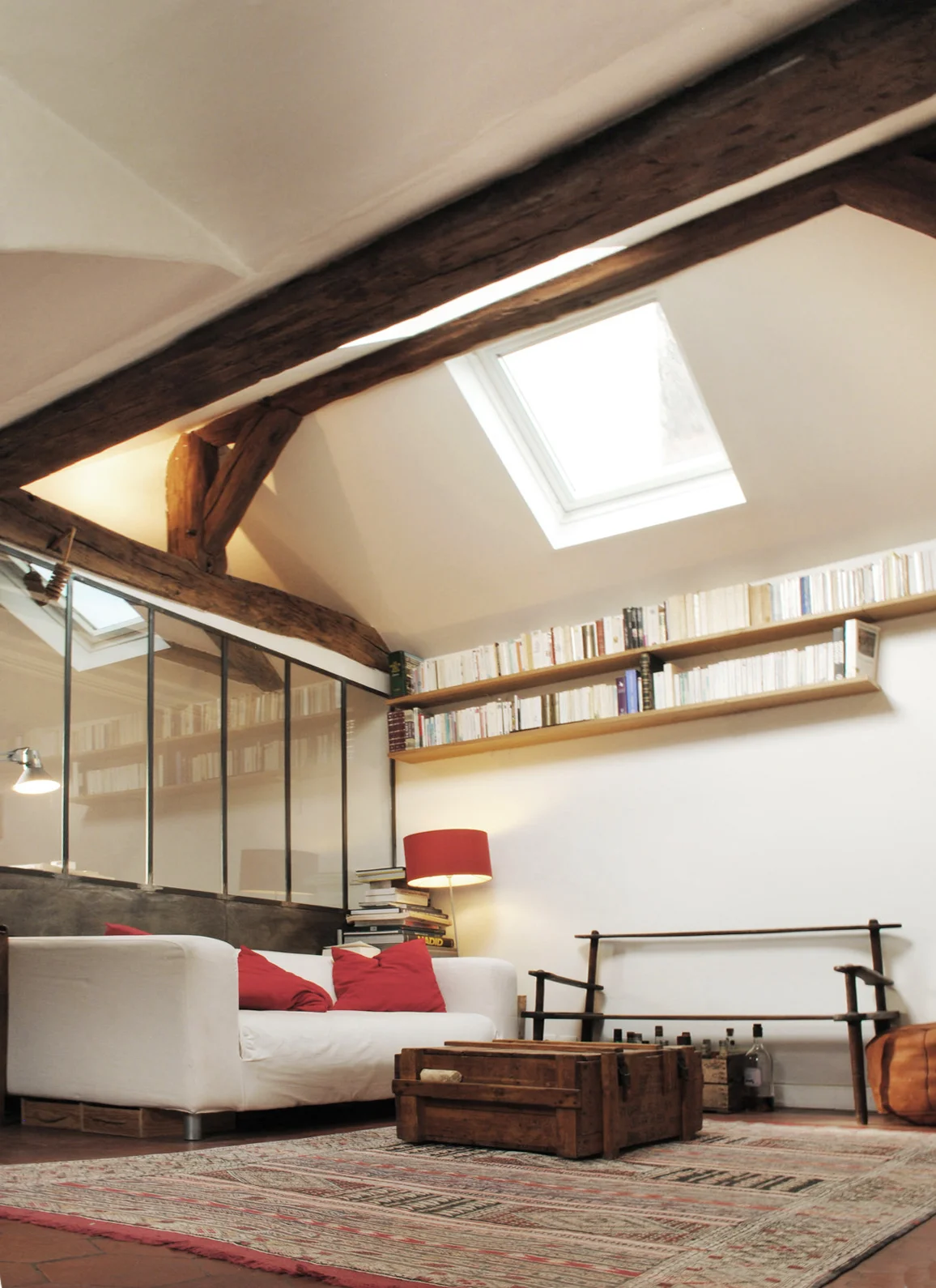 spécialiste de la rénovation d'appartements et de combles à paris 75010, notre équipe transforme votre espace pour plus de confort et de modernité. demandez votre devis sur mesure !