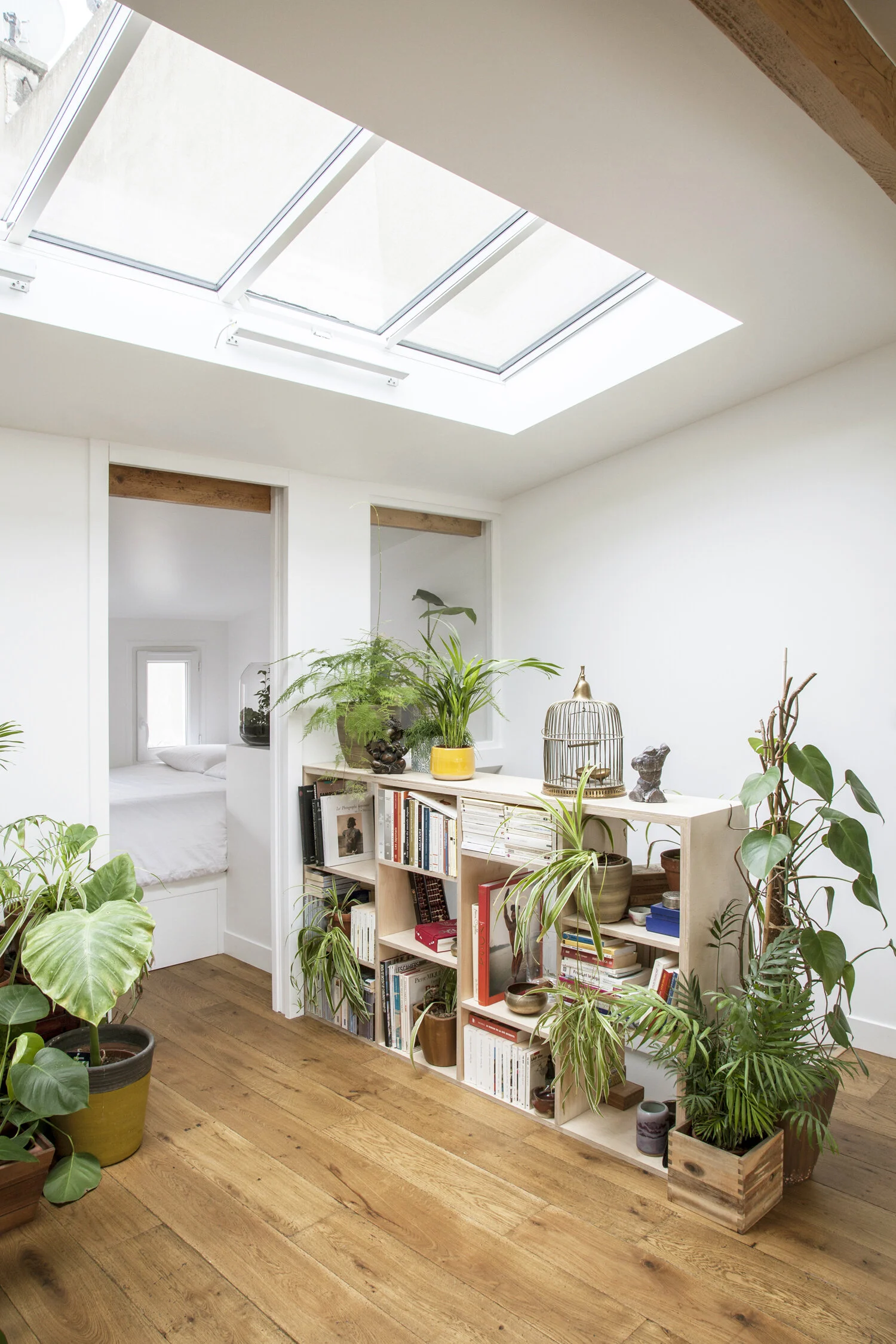 confiez la rénovation de votre appartement sous combles à paris 75010 à des experts. aménagement sur-mesure, optimisation de l’espace, modernité et confort au cœur du 10e arrondissement.