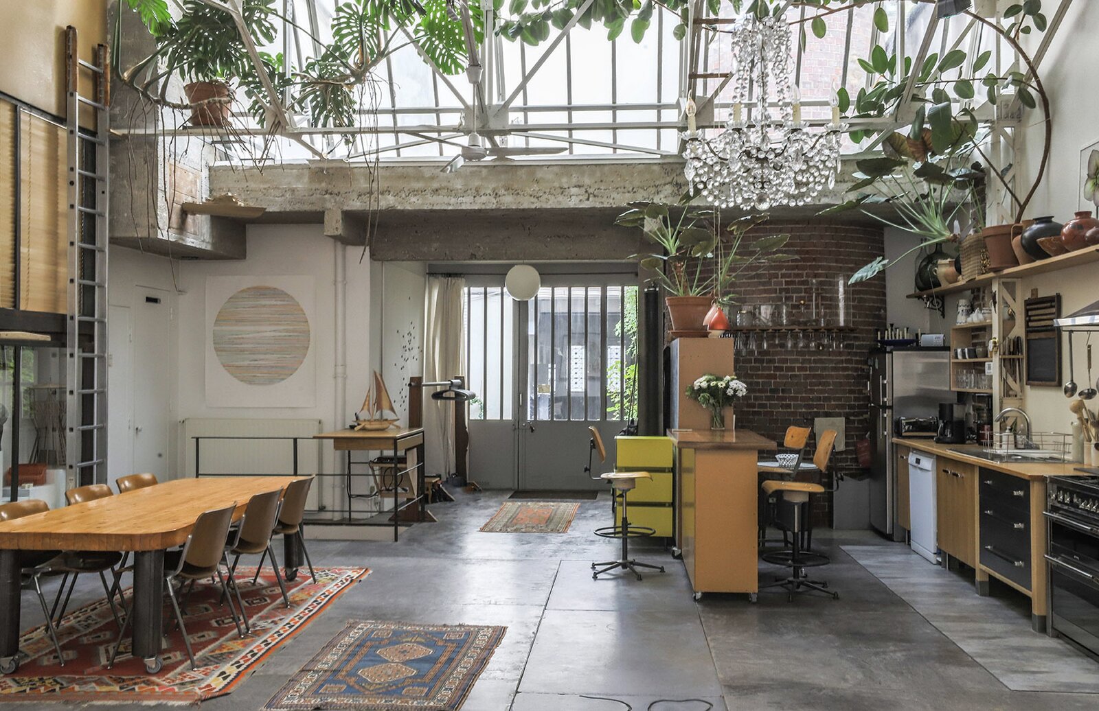 confiez la rénovation de votre loft dans le 10e arrondissement de paris à des experts. solutions sur-mesure, conseils et accompagnement pour un espace moderne et unique.