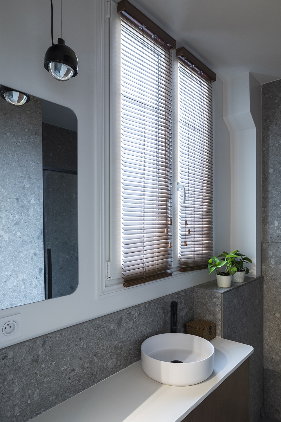 confiez la r&eacute;novation de votre salle de bain haussmannienne &agrave; paris 75010 &agrave; nos experts. profitez d'un savoir-faire unique pour moderniser votre espace tout en pr&eacute;servant le charme de l'ancien. devis gratuit et accompagnement personnalis&eacute;.
