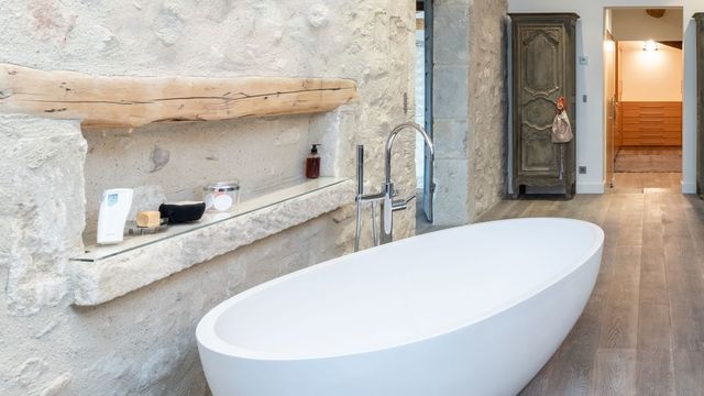 sp&eacute;cialistes de la r&eacute;novation de salle de bain pour seniors &agrave; paris 75010 : s&eacute;curit&eacute;, confort et modernit&eacute; adapt&eacute;s &agrave; vos besoins. demandez un devis gratuit et personnalis&eacute; !