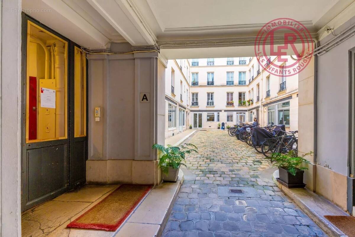 augmentez la valeur de votre bien avant de vendre à paris 75010 grâce à la rénovation. conseils et services sur-mesure pour une vente rapide et au meilleur prix.