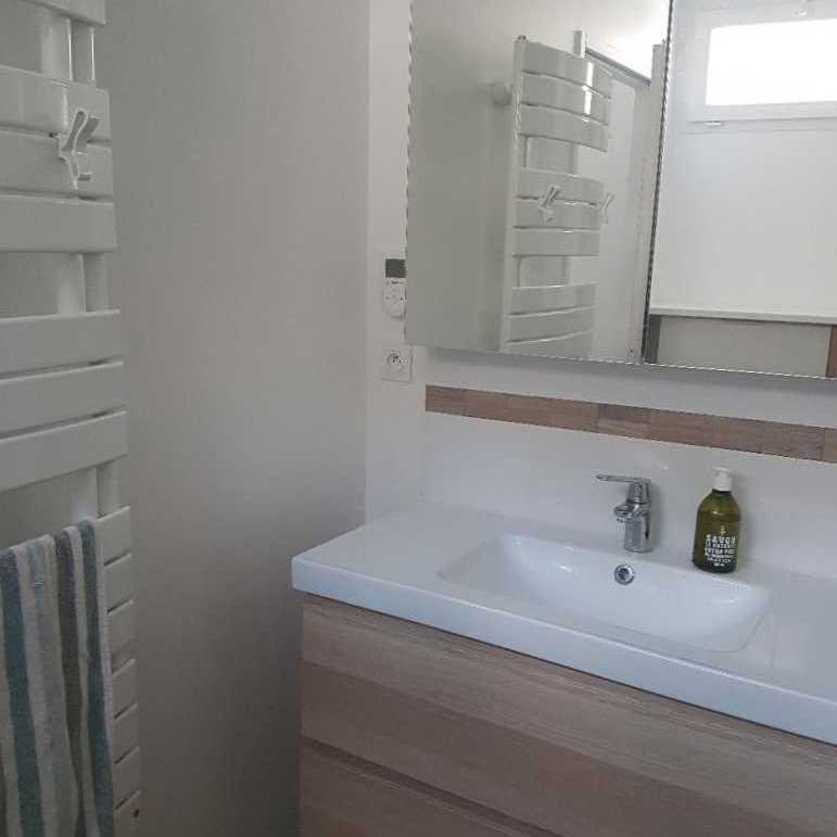 d&eacute;couvrez des solutions pratiques et modernes pour am&eacute;nager une salle de bain familiale &agrave; paris 10. conseils, inspirations et services sur mesure pour optimiser l&rsquo;espace et le confort de toute la famille.