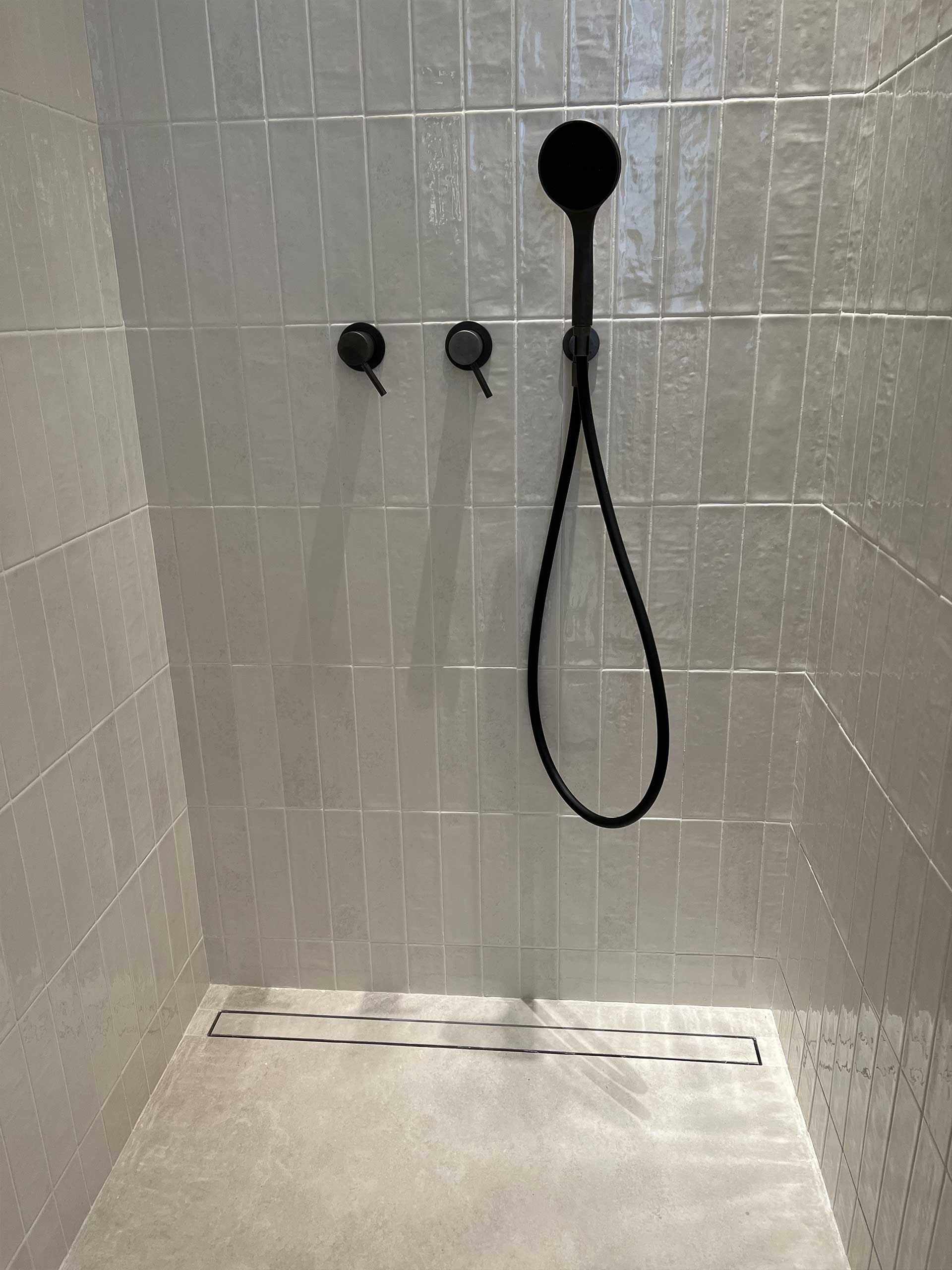 découvrez des idées et des inspirations pour une salle de bains moderne à paris 10 : aménagement, décoration contemporaine, conseils pratiques et professionnels locaux pour transformer votre espace avec style.
