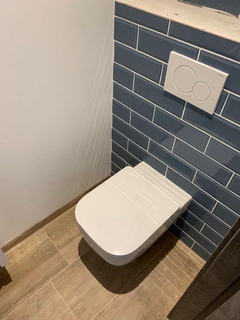 confiez la rénovation de votre salle de bain avec installation de wc suspendu dans le 75010 à des experts. solutions modernes, gain de place et finitions soignées adaptées à vos besoins.