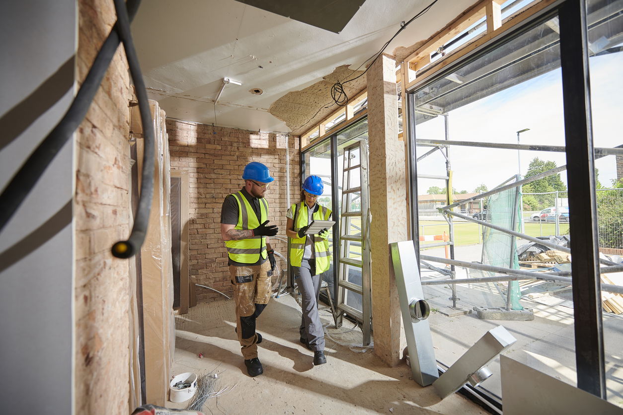 d&eacute;couvrez comment choisir la meilleure entreprise de r&eacute;novation pour vos projets, avec des conseils pratiques et des crit&egrave;res essentiels pour garantir qualit&eacute; et satisfaction.